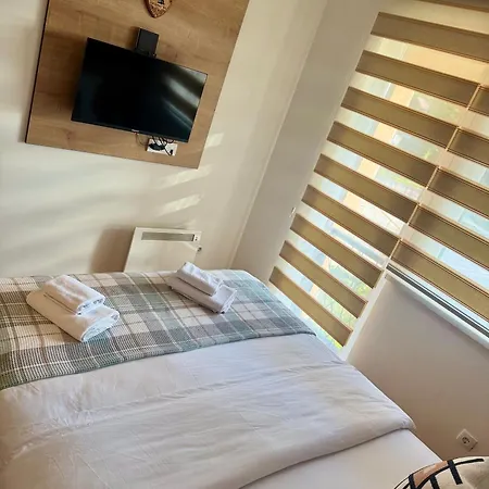 Appartement Jahor Casa 4 *